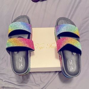 Sparkling staked platforms